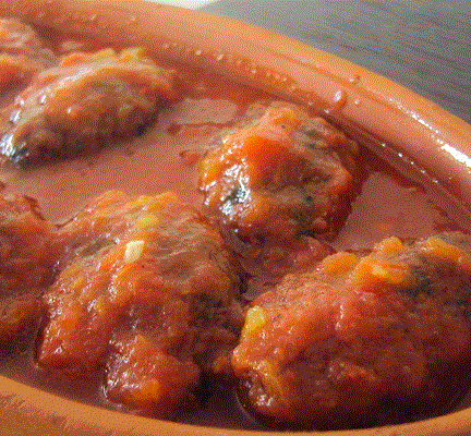 Kremitte Domates Soslu Köfte
