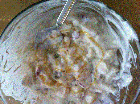 Yoğurtlu Meyve Salatası
